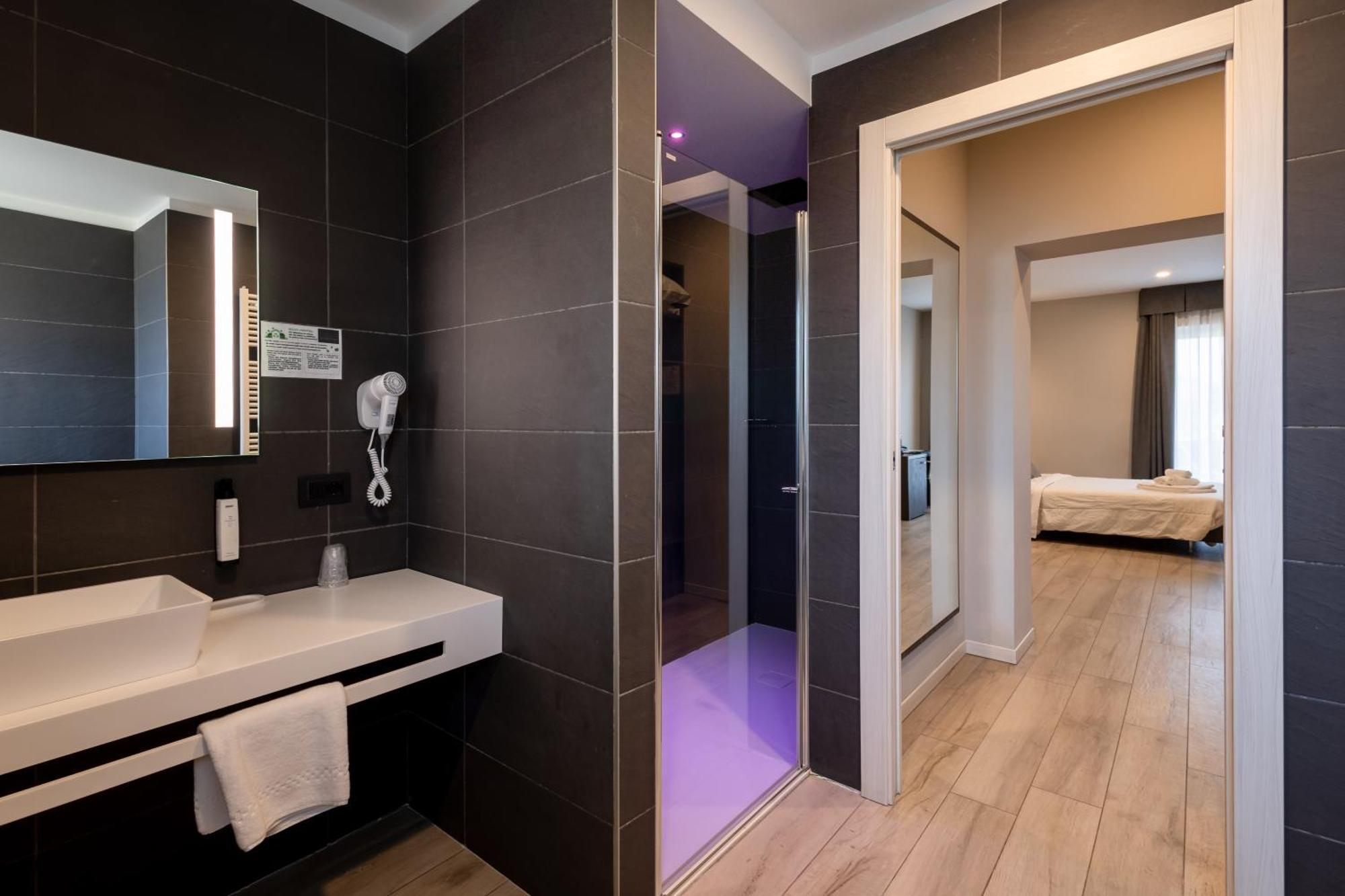 Aurora Aparthotel Peschiera del Garda Dış mekan fotoğraf