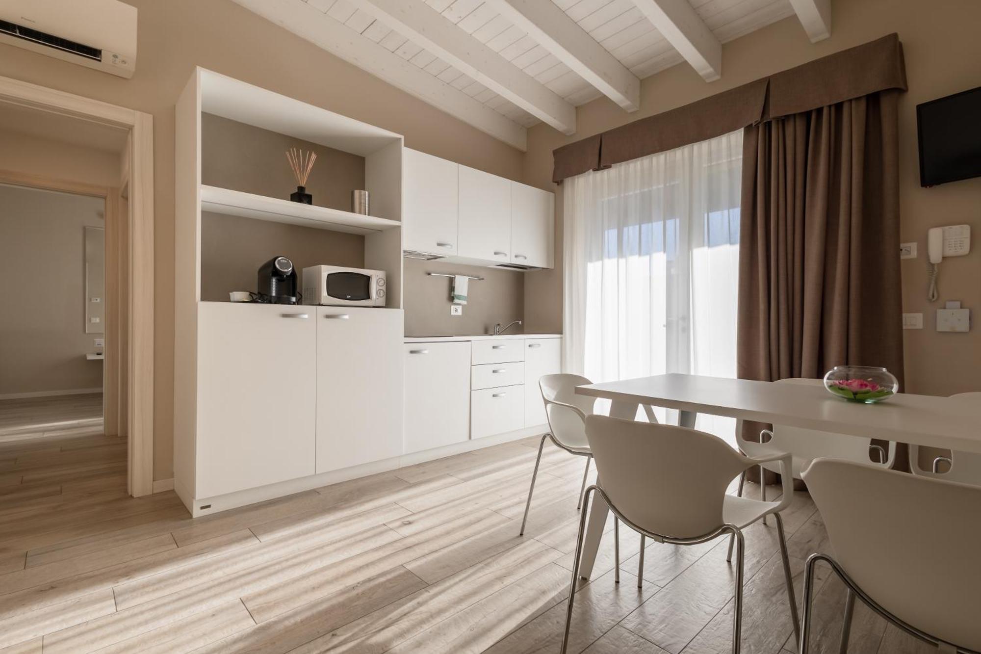 Aurora Aparthotel Peschiera del Garda Dış mekan fotoğraf