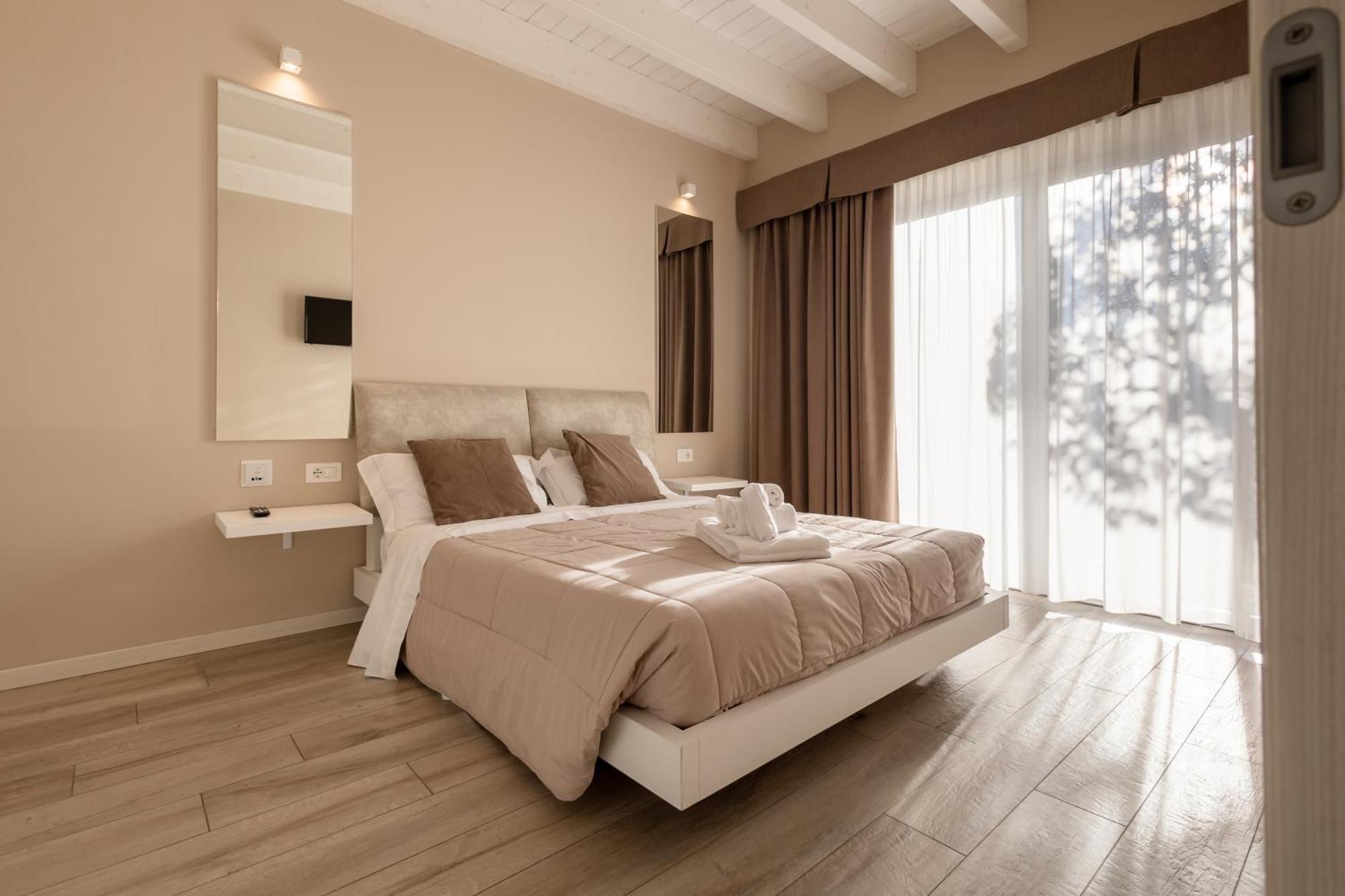 Aurora Aparthotel Peschiera del Garda Dış mekan fotoğraf