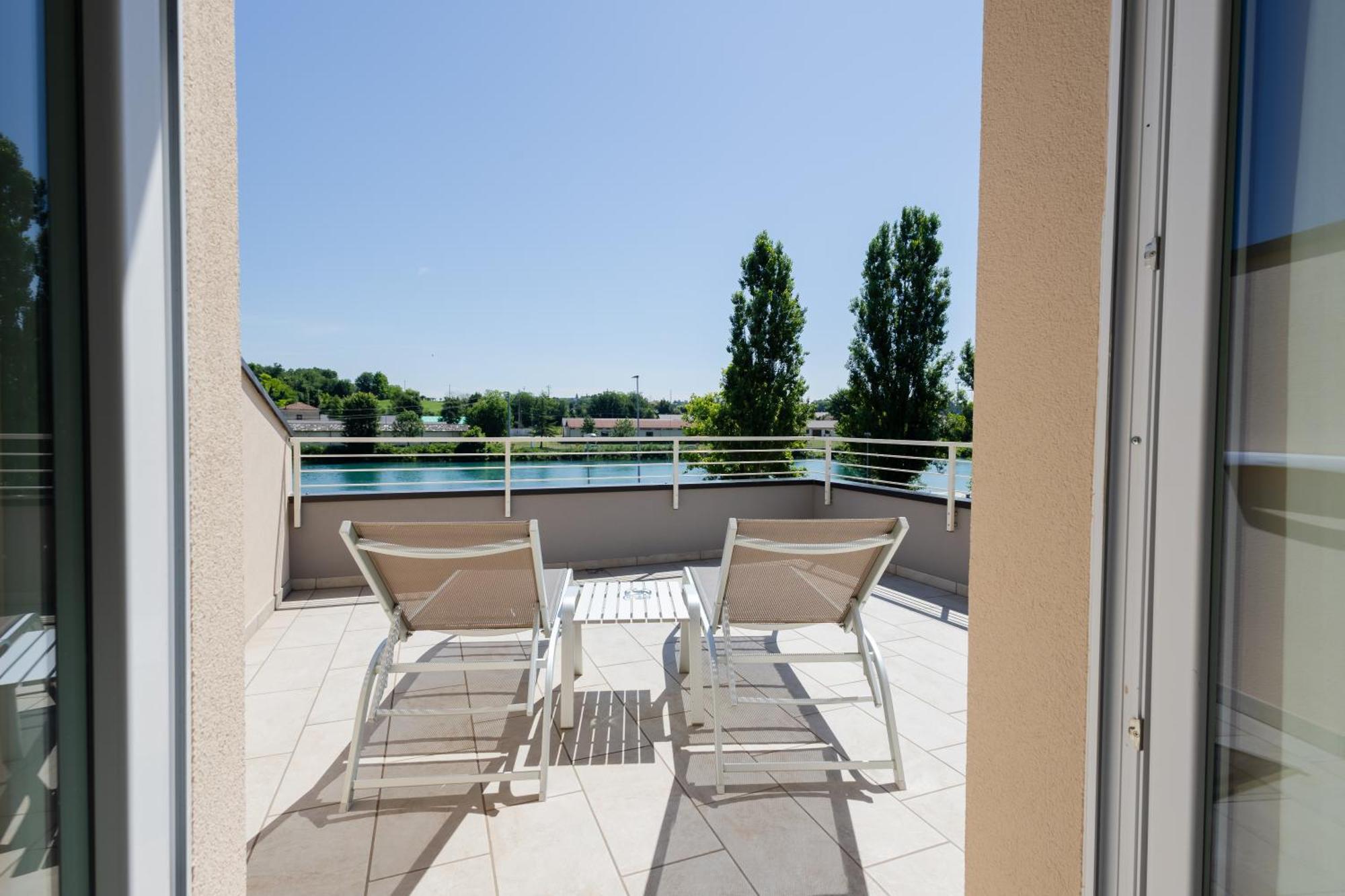 Aurora Aparthotel Peschiera del Garda Dış mekan fotoğraf