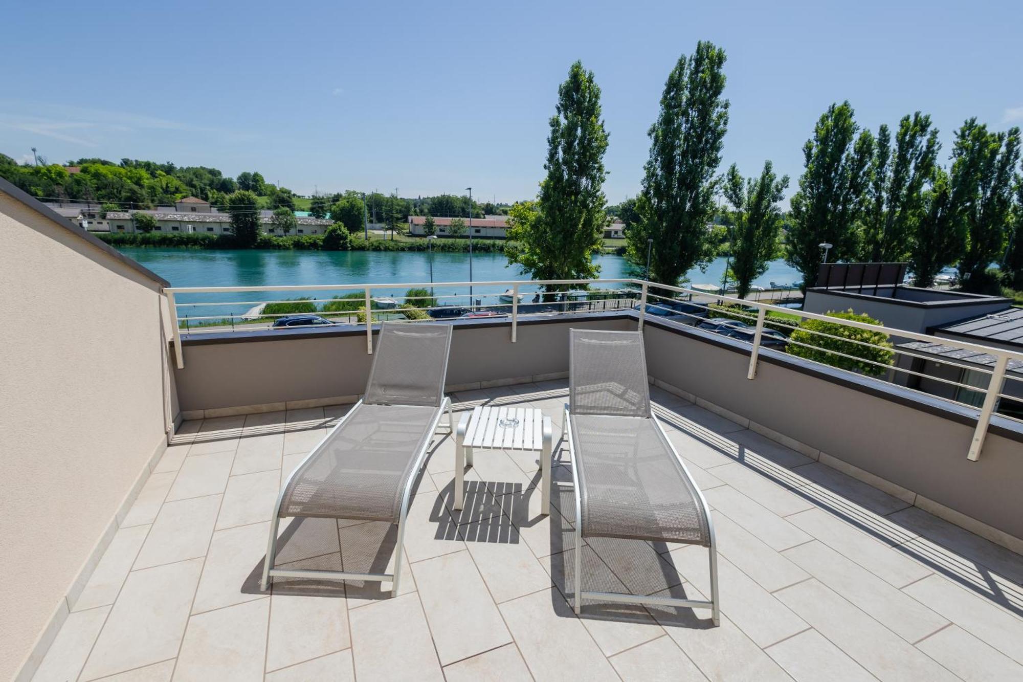 Aurora Aparthotel Peschiera del Garda Dış mekan fotoğraf